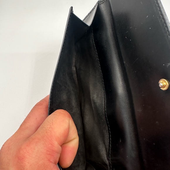 Gucci & Chanel wallet. These are rehab wallet. Please look at the pouch - Picture 9 of 9